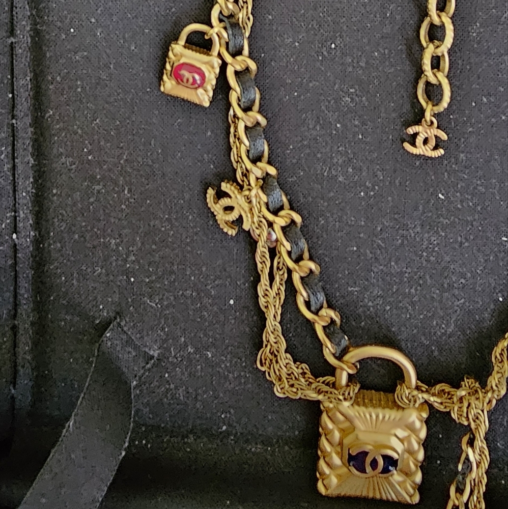 Chanel gold chain link necklace with charm - Picture 3 of 7
